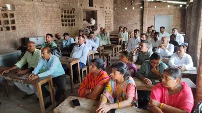माध्यमिक शिक्षक महासंघ की सासाराम में बैठक, वेतनमान और नियमों में बदलाव समेत कई मुद्दों पर हुई चर्चा