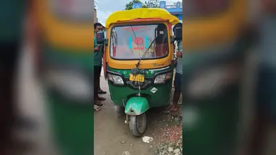 सारण: CNG ऑटो के गुप्त तहखाने से 120 लीटर देसी शराब बरामद, चालक फरार