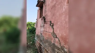सीवान: जर्जर स्कूल भवन में पढ़ने को मजबूर बच्चे, नया भवन बनने तक दूसरे विद्यालय में शिफ्ट करने की मांग