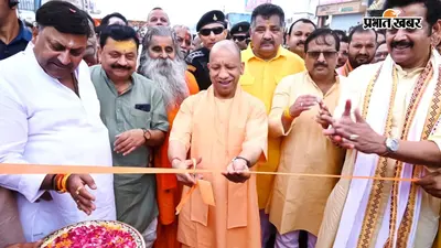 मंच पर चला CM योगी और रवि किशन का जुगलबंदी, ठहाकों के बीच गोरखपुर को मिली 995 करोड़ की सौगात