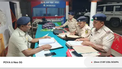 सीवान में लंबित आपराधिक मामलों की समीक्षा, SP ने वांछित आरोपितों की गिरफ्तारी और जांच में तेजी के दिए निर्देश