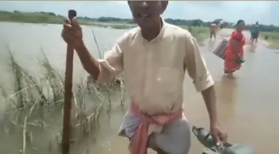 बारिश से डायवर्सन पर बढ़ा खतरा, रूपनी-आमबाड़ी मार्ग पर जोखिमभरा हुआ आवागमन.