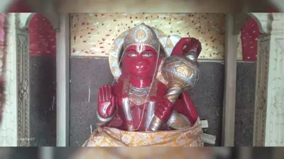 संकट मोचन हनुमान मंदिर का ताला तोड़कर चांदी का मुकुट चोरी, ग्रामीणों में रोष
