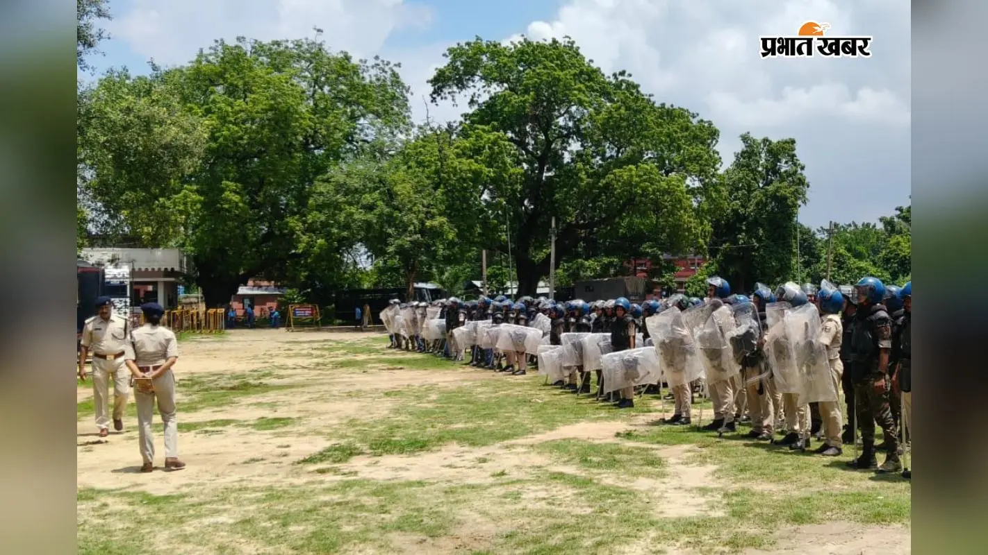 कानून व्यवस्था को मजबूत बनाने के लिए भागलपुर पुलिस ने किया दंगा नियंत्रण ड्रिल व फ्लैग मार्च