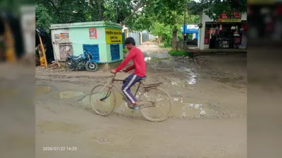 दुर्गावती सीएचसी के मुख्य गेट पर जलजमाव से मरीज परेशान, अस्पताल प्रबंधन ने समाधान की लगाई गुहार
