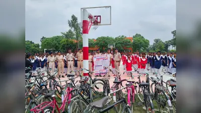 गोपालगंज के स्कूलों में पुलिस दीदी टीम का जागरूकता अभियान, बच्चों को गुड टच-बैड टच और साइबर सुरक्षा की दी जानकारी