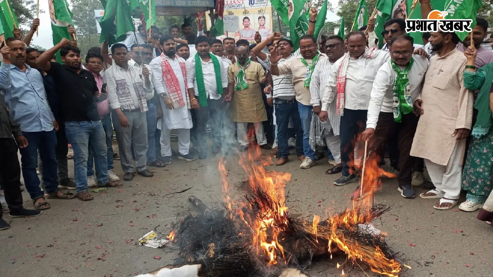 झारखंड में NEET विवाद और छात्र आंदोलन को लेकर कांग्रेस-झामुमो का प्रदर्शन, कई जिलों में पुतला दहन