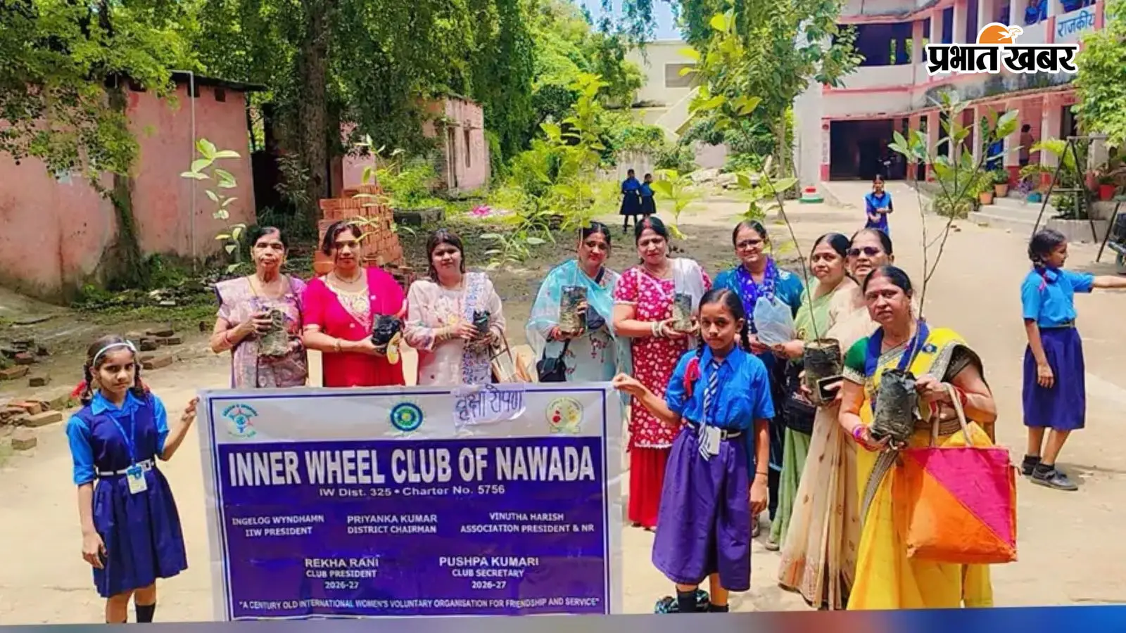 नवादा इनर व्हील क्लब ने स्कूल में चलाया स्वच्छता और जागरूकता अभियान, पौधारोपण के साथ बांटे सेनेटरी पैड