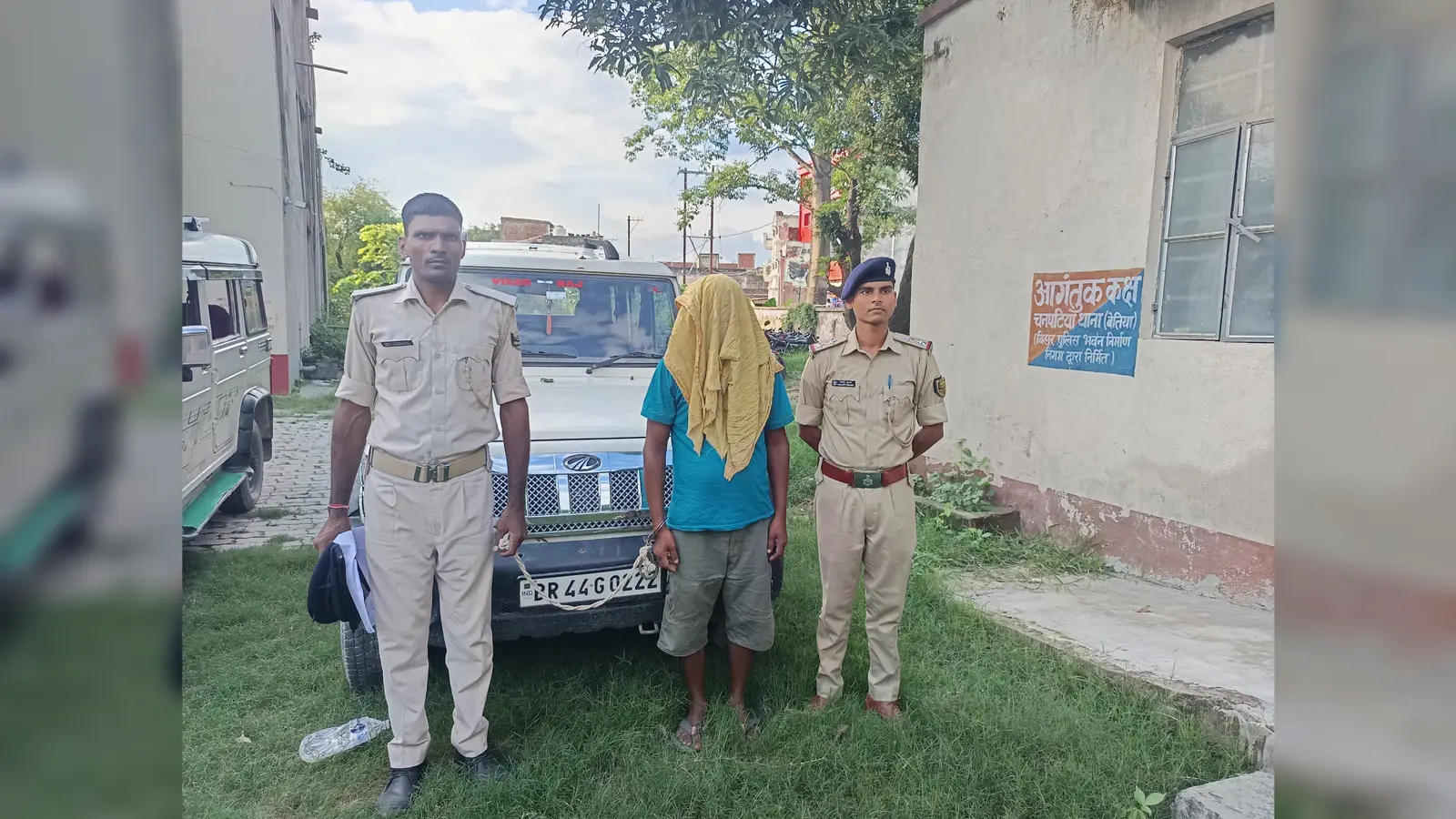 चनपटिया पुलिस ने अंतरजिला वाहन चोर गिरोह का किया भंडाफोड़, फर्जी नंबर प्लेट लगी बोलेरो जब्त