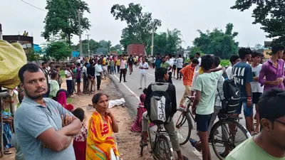 सासाराम में तेज रफ्तार सरकारी बस ने बाइक सवार को 100 मीटर तक घसीटा, युवक की मौत, लोगों ने सड़क जाम किया