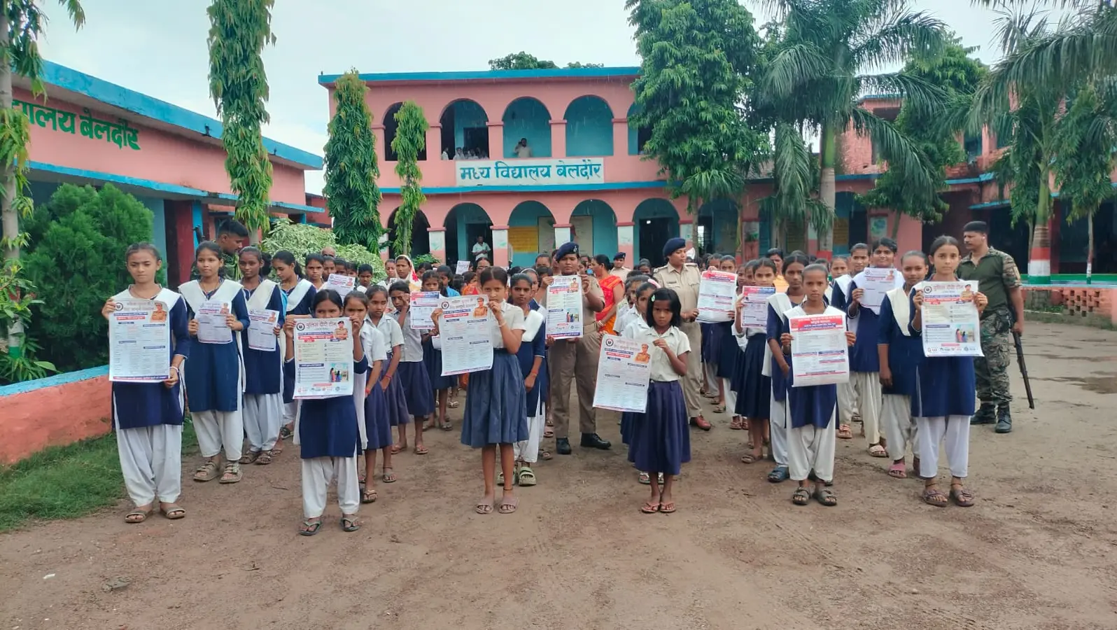 बेलदौर के दो विद्यालयों में मानव तस्करी के खिलाफ जागरूकता अभियान, छात्राओं को बताए गए सुरक्षा के उपाय