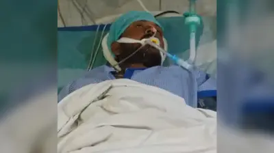 गोपालगंज: सर्पदंश के बाद युवक की हालत गंभीर. गोरखपुर के ICU में भर्ती, चंदा जुटाकर करा रहे इलाज