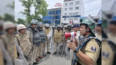 हाजीपुर में पुलिस की दंगा नियंत्रण मॉक ड्रिल, संवेदनशील इलाकों में सुरक्षा व्यवस्था का लिया जायजा