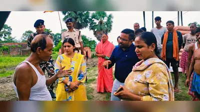 वैशाली: देसरी में SDO ने योजनाओं की जांच की, राशन कार्ड सत्यापन के साथ बांटा पर्चा