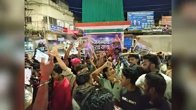नीट पेपर लीक मामले को लेकर झुमरीतिलैया में छात्रों ने निकाला विरोध मार्च