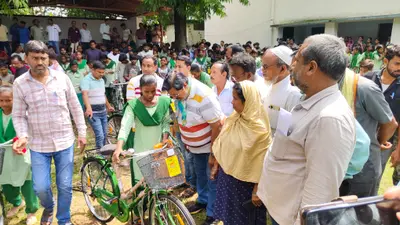 विधायक चु्न्ना सिंह ने 1226 बच्चों के बीच साइकिल का किया वितरण