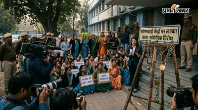 मानदेय की मांग को लेकर आंगनबाड़ी केंद्रों पर लटका ताला, सेविका-सहायिकाओं ने किया विरोध