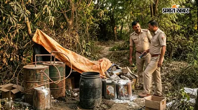 बगीचे में चल रही थी नकली शराब की मिनी फैक्ट्री, उत्पाद विभाग का धावा, तस्कर अंधेरे में फरार