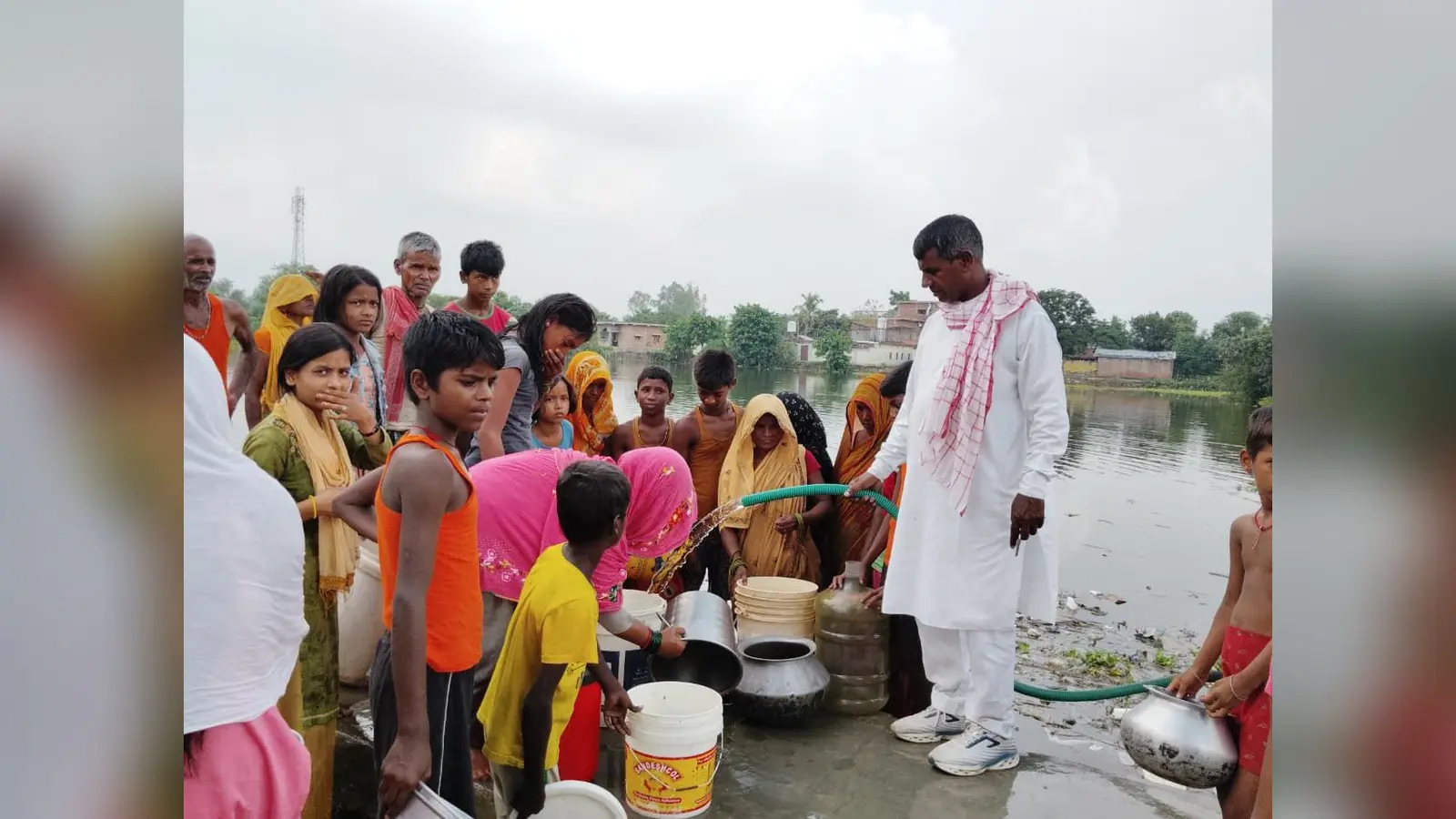 परिहार में जल संकट: भूजल स्तर गिरने से नोनाही गांव में हाहाकार, चापाकल और नल-जल योजना भी पूरी तरह फेल