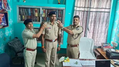 गया जी के बेलागंज थाना में एएसआई बने कमलेश कुमार का सम्मान, थानाध्यक्ष ने पहनाया बैज