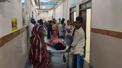 बरारी में दो बाइकों की आमने-सामने टक्कर, महिला गंभीर घायल