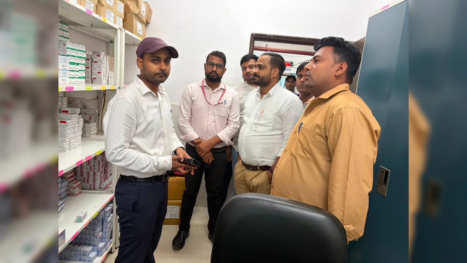 रोहतास: राजपुर CHC का BDO ने किया औचक निरीक्षण, मरीजों ने अल्ट्रासाउंड और प्राथमिक उपचार की सुविधा बढ़ाने की उठाई मांग