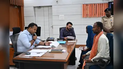 गोपालगंज में डीएम के जनता दरबार में 28 शिकायतों की सुनवाई, अधिकारियों को त्वरित कार्रवाई के निर्देश