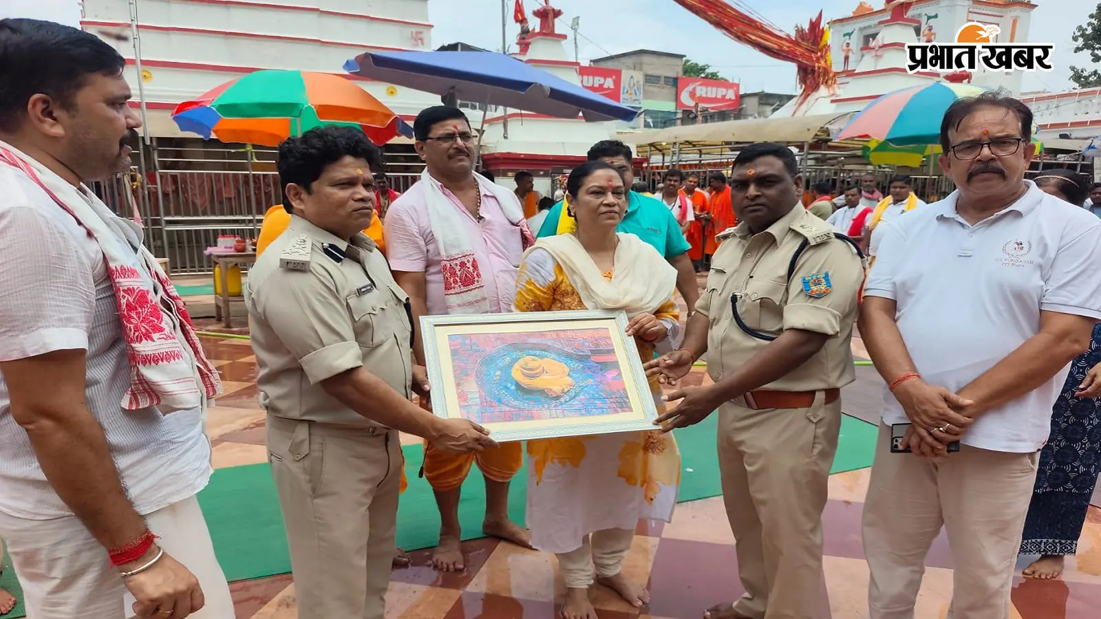 बासुकिनाथ पहुंचीं झारखंड की डीजीपी तदाशा मिश्रा, बाबा फौजदारीनाथ की पूजा कर राज्य की सुख-समृद्धि की कामना