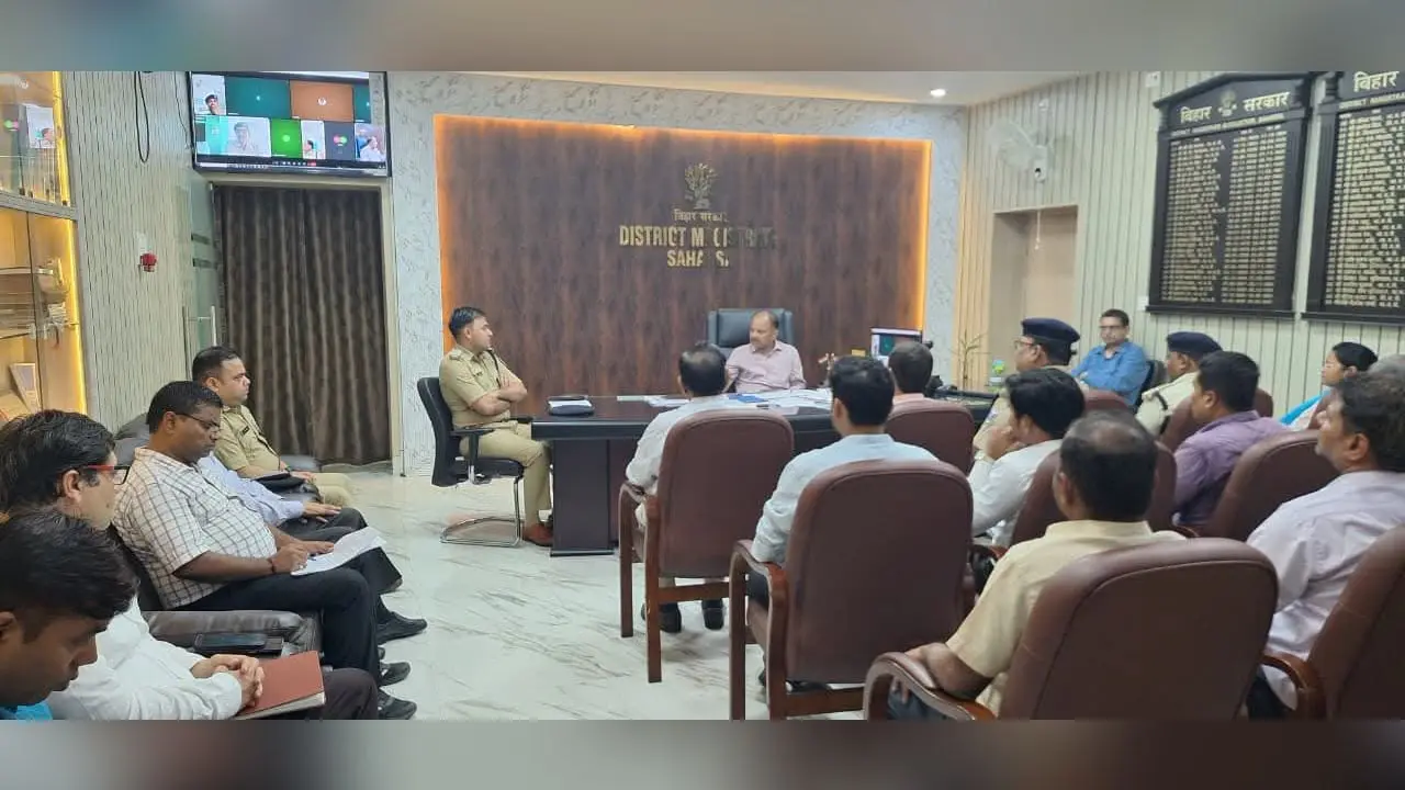 भूमि विवाद, विधि व्यवस्था और NCORD बैठक में सख्त दिखे DM दीपेश कुमार, अधिकारियों को दिए कड़े निर्देश