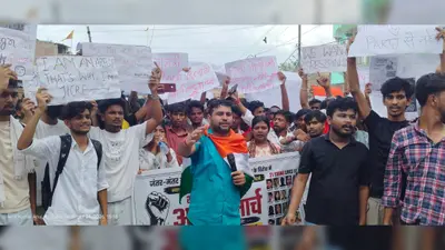 NEET विवाद पर उग्र हुआ छात्रों का प्रदर्शन, SDO के आदेश पर 12 से अधिक छात्र नेता डिटेन; फिर भी सड़क पर उतरे सैकड़ों युवा