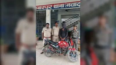 चोरी की बाइक पर बोलेरो का नंबर लगाकर चला रहा था युवक, पुलिस जांच में धराया