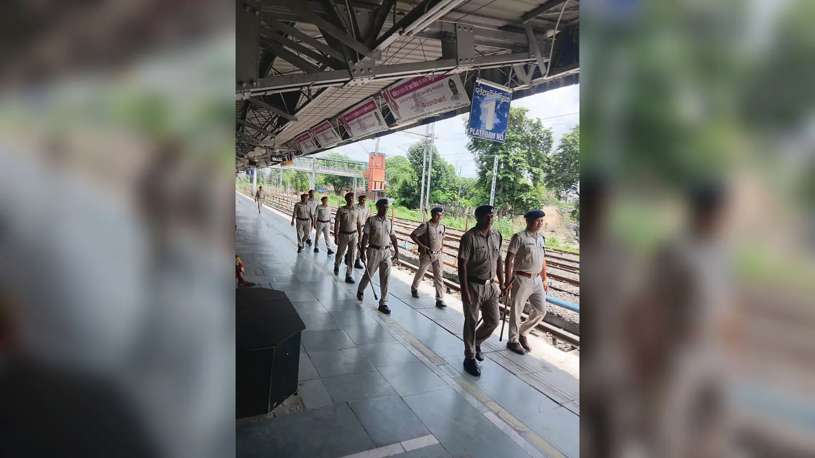 विरोध प्रदर्शनों के बीच नरकटियागंज जंक्शन पर सुरक्षा बढ़ी, रेलवे स्टेशन और ट्रेनों में चल रहा जांच अभियान