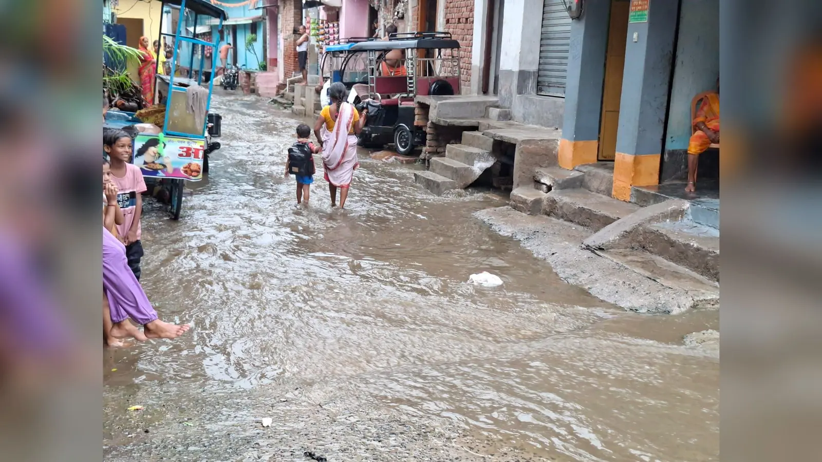 नालंदा : झमाझम बारिश से राजगीर के कई इलाकों में जलजमाव, सड़कों पर बहने लगा नालों का पानी