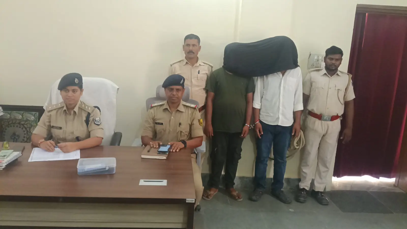 मधुबनी: खजौली में वाहन जांच के दौरान दो युवक गिरफ्तार, देसी कट्टा और कारतूस बरामद