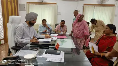 बेतिया समाहरणालय में डीएम ने सुनीं 75 फरियादें, अधिकारियों को दिए त्वरित कार्रवाई के निर्देश