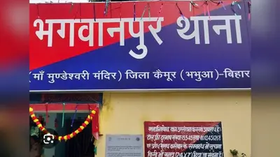 कैमूर: भगवानपुर में शराब तस्करों पर पुलिस का एक्शन, महिला समेत तीन गिरफ्तार, महुआ शराब जब्त