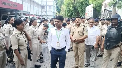 सीवान में प्रस्तावित प्रदर्शन से पहले फ्लैग मार्च, डीएम-एसपी ने कानून-व्यवस्था बनाए रखने का दिया संदेश