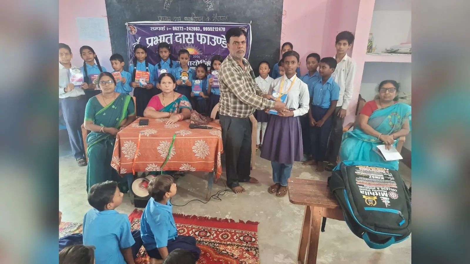 महात्मा गांधी पर छात्रों की शानदार प्रस्तुति, भाषण प्रतियोगिता में विजेताओं को मिला सम्मान
