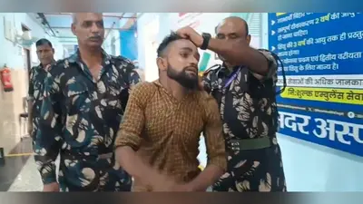 आरा : सदर अस्पताल के पुराने इमरजेंसी वार्ड में चोरी करते पकड़े गए दो चोर, सुरक्षा गार्डों ने दबोचा