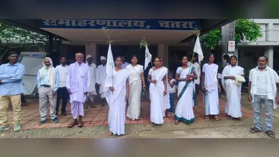 पिपरवार में टाना भगतों ने बालू जब्ती मामले में किया प्रदर्शन