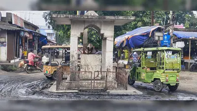 अपनी बदहाली पर आंसू बहा रहा काठीकुंड का गांधी चौक