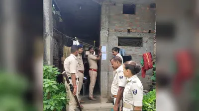 जानलेवा हमले के दो फरार आरोपियों के घर पुलिस ने चस्पाया इश्तहार, 15 दिन में सरेंडर का अल्टीमेटम