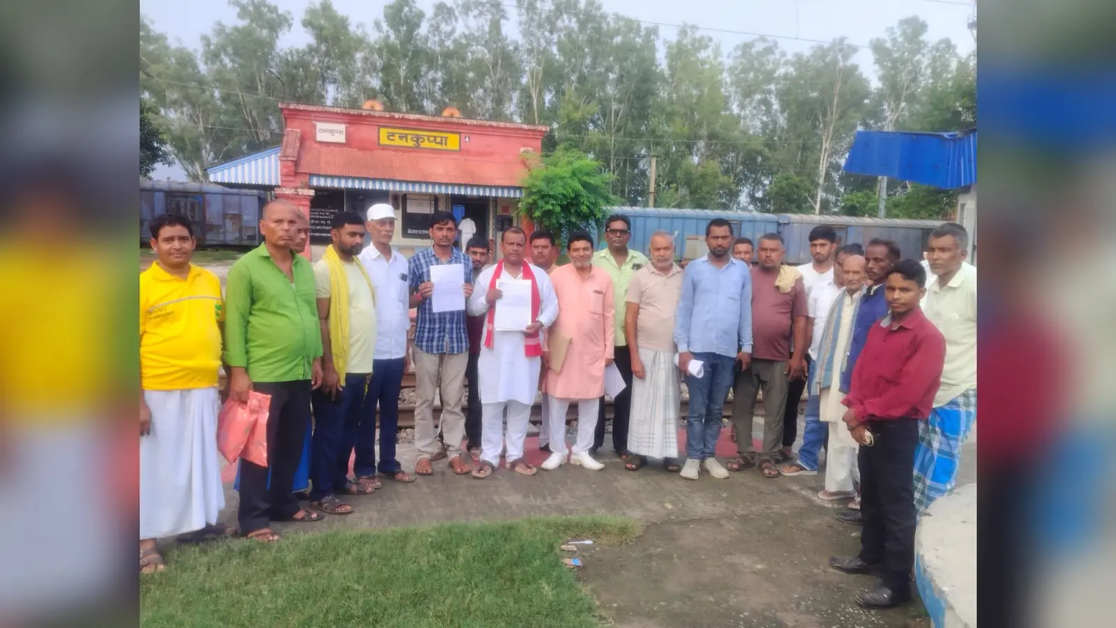 गया जी : टनकुप्पा में अंडरपास पुल, ट्रेनों के ठहराव और यात्री सुविधाओं की मांग, डीआरएम को सौंपा ज्ञापन