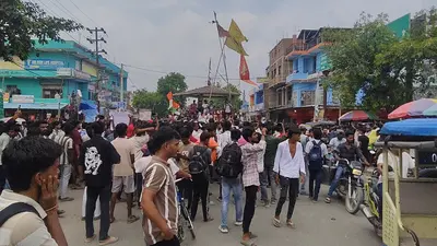 वैशाली: लालगंज में छात्रों का प्रदर्शन, शिक्षा मंत्री के इस्तीफे की मांग को लेकर सड़क जाम