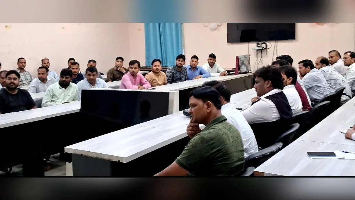 छात्र गतिविधियों को लेकर प्रशासन सतर्क, कोचिंग संचालकों के साथ डीएम-एसपी ने की बैठक