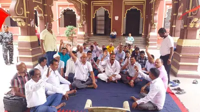 LNMU: लनामिवि में शिक्षकेत्तर कर्मचारियों की अनिश्चितकालीन हड़ताल शुरू, प्रशासनिक कामकाज पूरी तरह ठप