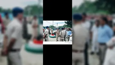 डीएम-एसएसपी सड़क पर उतरे, शहर में फ्लैग मार्च कर लोगों को दिया सुरक्षा का भरोसा