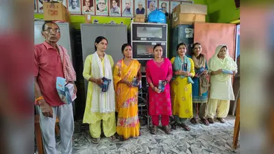 समस्तीपुर में स्वतंत्रता सेनानी के स्वजनों की अनोखी पहल, बच्चों को उपहार में भेंट की कलम