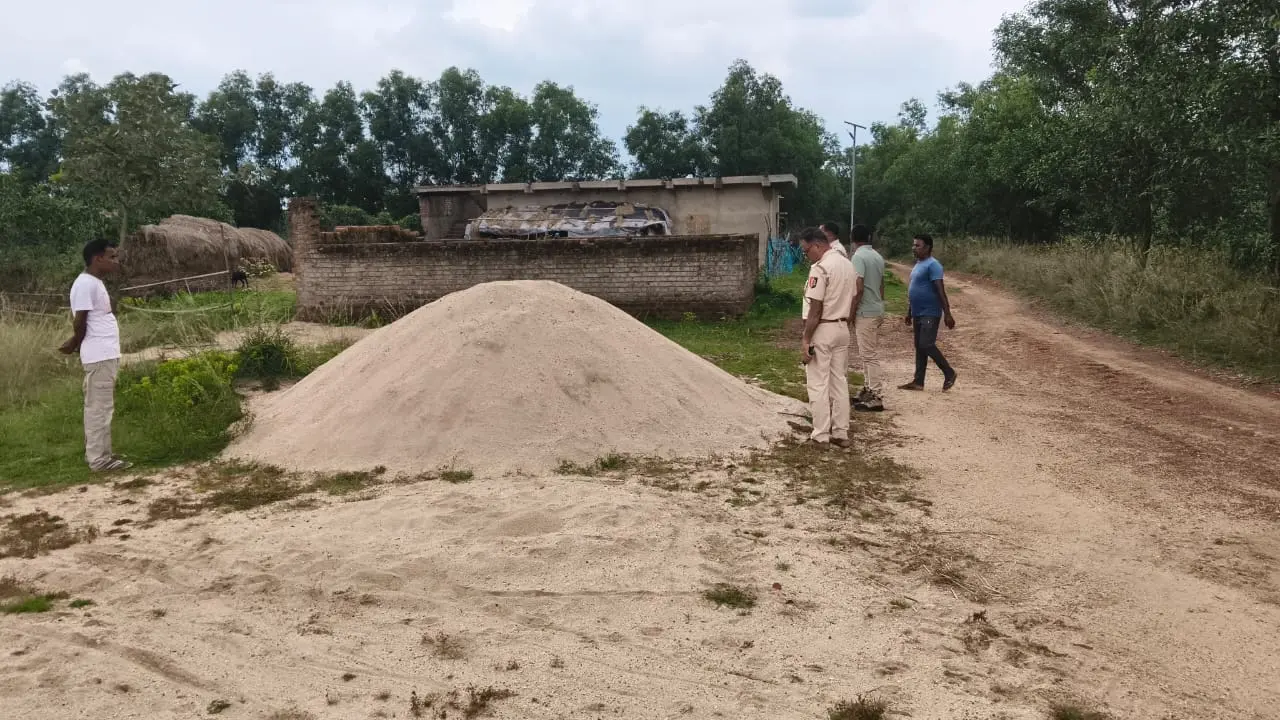 झारखंड में बालू का अवैध कारोबार बेखौफ, तीन माह में 17 हजार टन जब्त