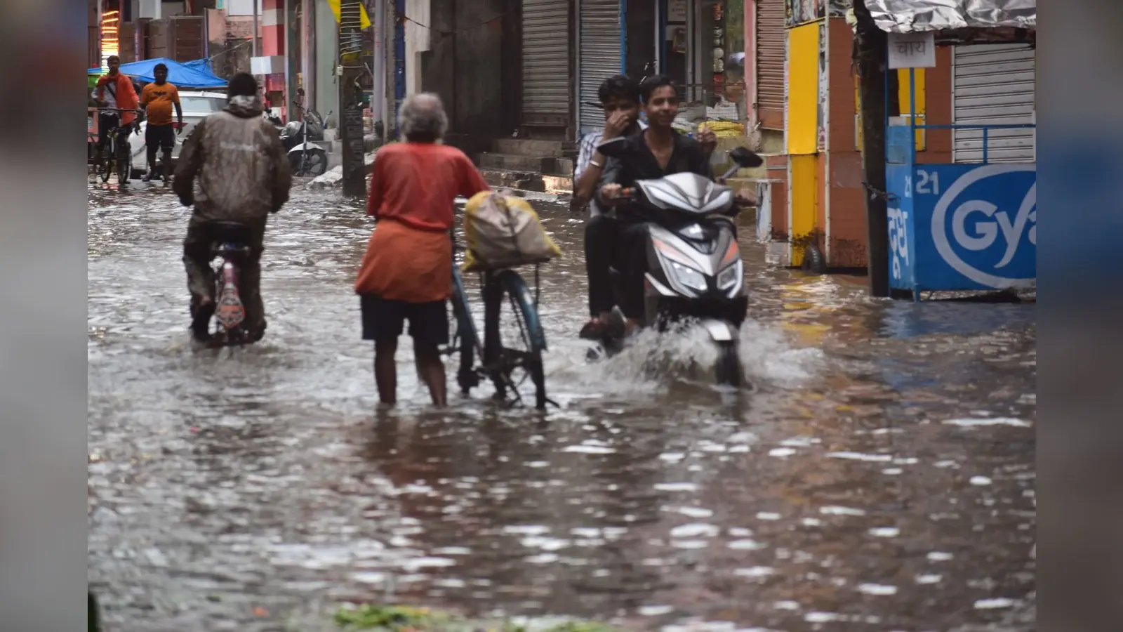 गया जी में बारिश का दोहरा असर, सड़कें डूबीं लेकिन खेतों को नहीं मिला पानी